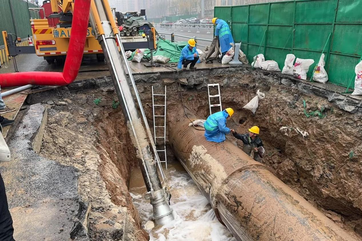 济南水务集团圆满完成凤凰路高架桥配套供水管线新旧管道水源切换工作